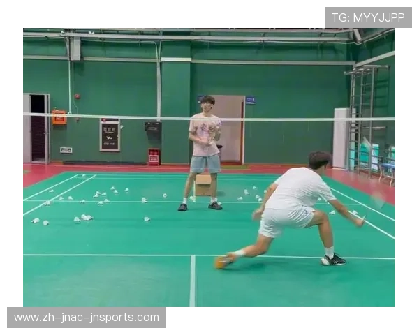 羽毛球如何接脸球